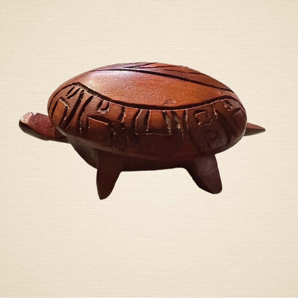 Vintage Hand carved Wood Turtle Tortoise Trinket Box Lid Opens 6”